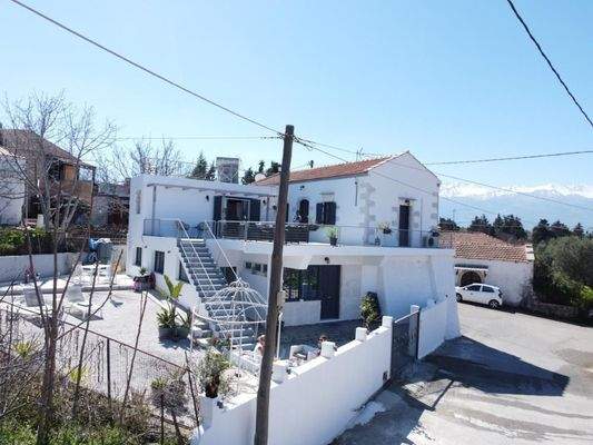 Wunderschön Renovierte Villa mit Meer- und Bergblick zum Verkauf in Xirosterni