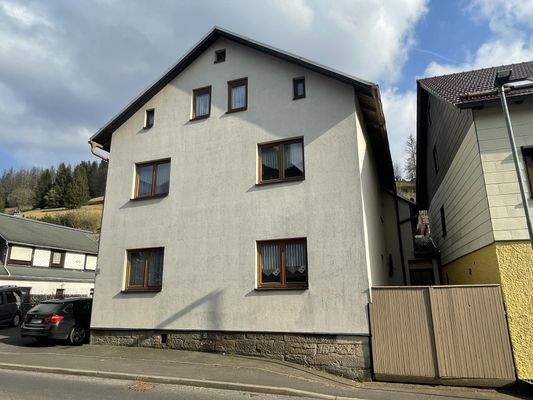 Giebelseite / Straßenansicht