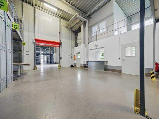 Rolltor für separaten Lagerbereich