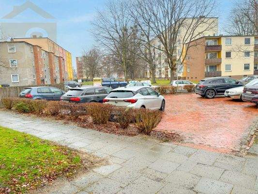 Außen 4 - Parkplatz