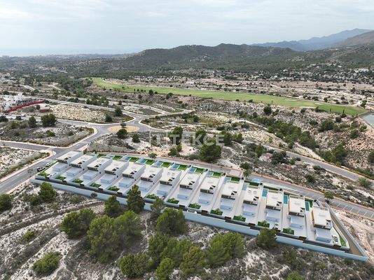Detached Villas Close to the Golf Course in Finestrat Alicante