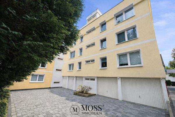 Rückansicht Haus/ Garagen