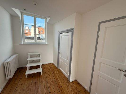 Zimmer im zweiten Stock mit Zugang zum Dach 