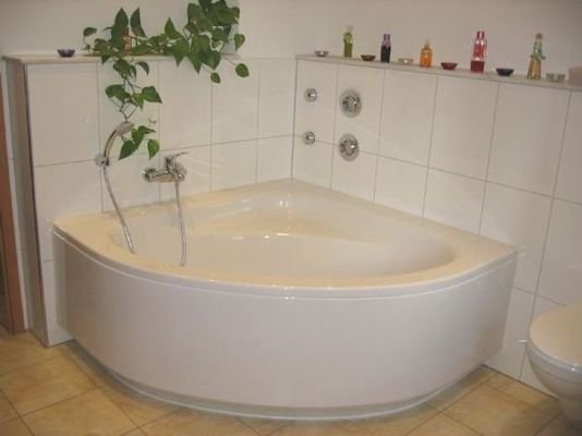 Tolle Eckbadewanne