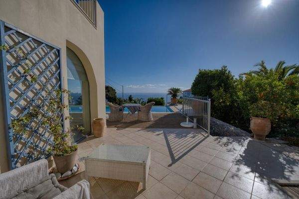 Kreta, Kefalas: Schöne Villa mit Swimmingpool und Meerblick zu verkaufen