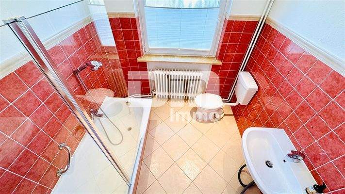 1.OG WE2 Badezimmer / Wanne