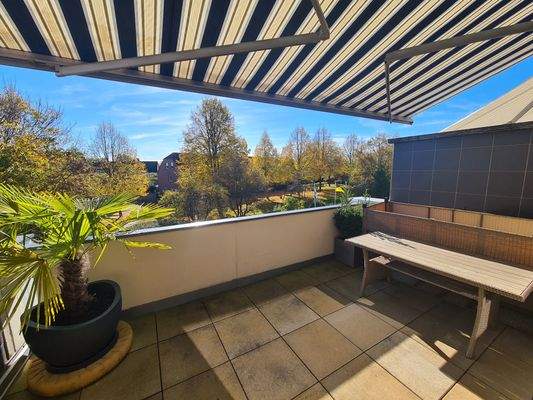 Balkon mit Markise