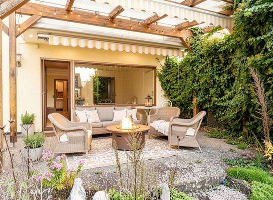 gemütliche Terrasse - (KI generiert)