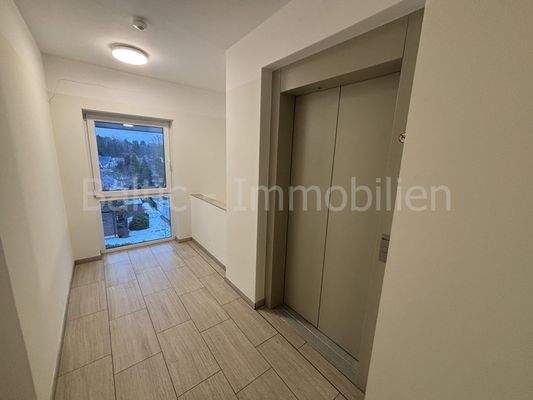 Treppenhaus inkl. Fahrstuhl 