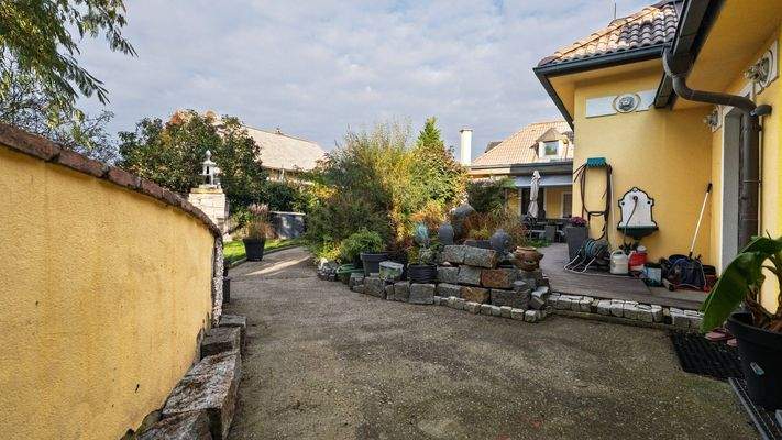 Hofbereich blick auf den Koiteich