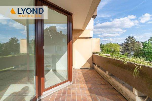 LYD 3910 - 15 Balkon