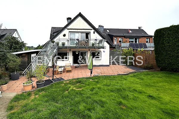 Blick vom Garten aufs Haus