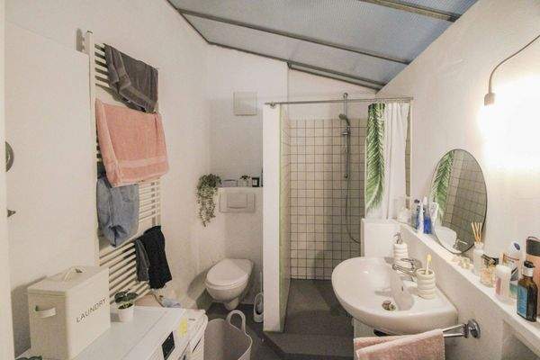 Badezimmer rechte Wohnung
