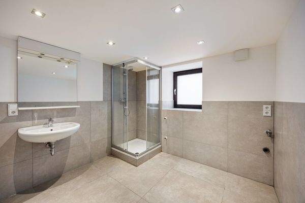 Modernes Tageslichtbad WE1