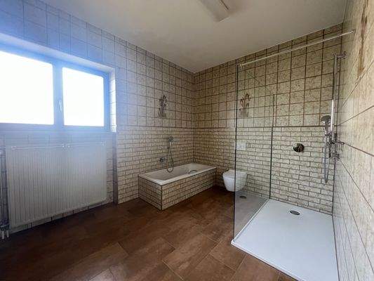Badezimmer (Erdgeschoss).jpg