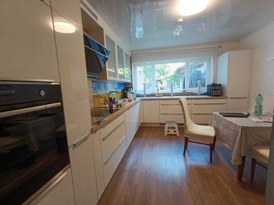 Küche mit Essbereich UG