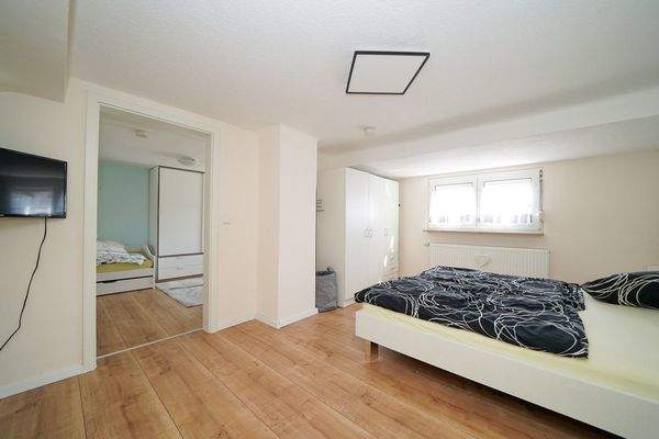 Schlafzimmer (Durchgangszimmer)