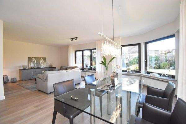 Wohn- und Esszimmer Haupthaus