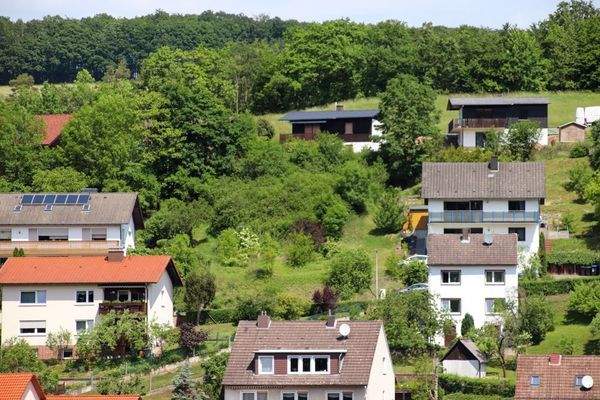 Grundstück in Hanglage