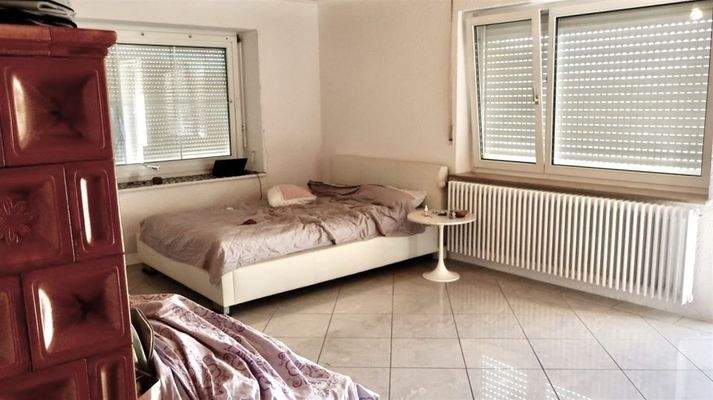 Wohnzimmer mit Kachelofen OG