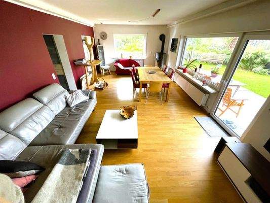 EG: großzügiges, Licht durchflutetes Wohn-/Esszimm