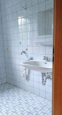 Obergeschoss_Bad Waschbecken.jpg