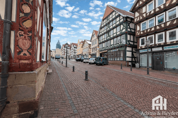 Fußgängerzone (circa 100 m entfernt)