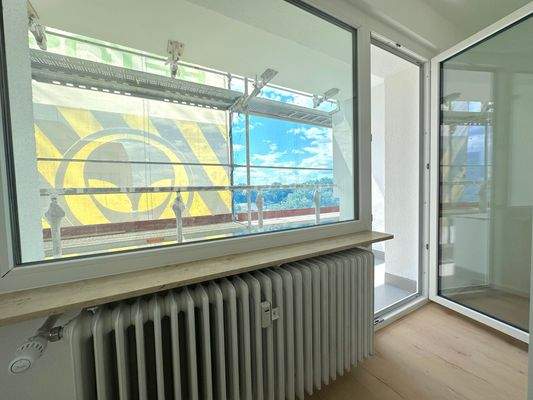 Zimmer mit Balkonblick