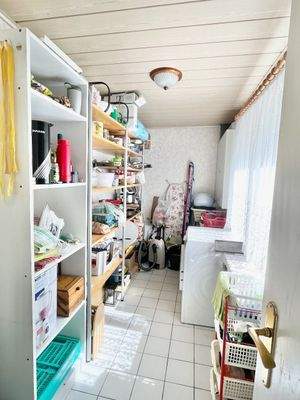 Vorratskammer an Küche