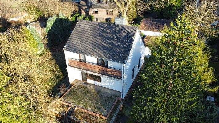 Sonniges Grundstück mit Albestand