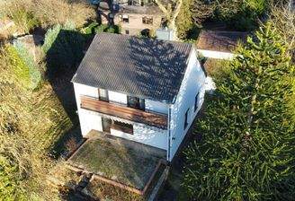 Sonniges Grundstück mit Albestand