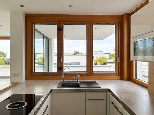 Küche mit Blick zur Terrasse