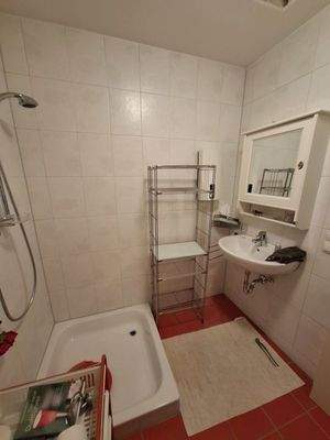 Ausbaufähige 2-Zimmer-Dachgeschoss-Wohnung mit sep. Bad und Dachterrasse 003.jpg