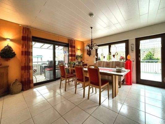 Esszimmer EG (Zugang zu Terrasse und Balkon)