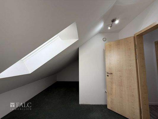 Ankleide/-Abstellraum DG