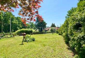 Baugrundstück mit Blick zur Straße