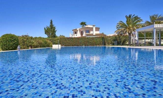 Neubau-Villa neben dem Golfplatz zu verkaufen in Nova Santa Ponsa, Mallorca