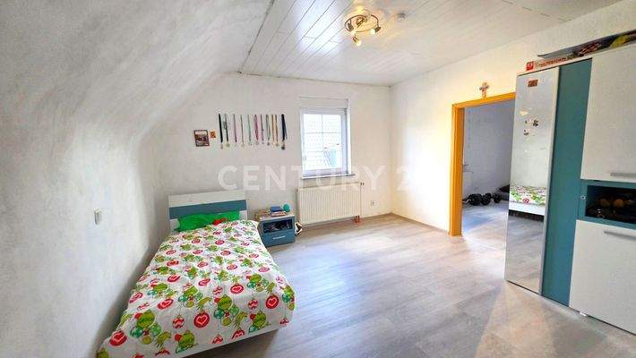 Großes Kinderzimmer im OG.