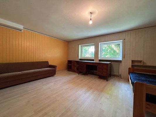 Großes Zimmer im Untergeschoss