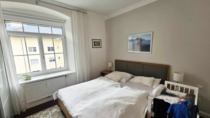 Zimmer 1 mit Schrankraum, Hochwertige 3-Zimmerwohnung mit Carport