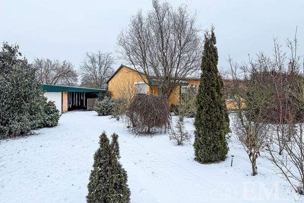 Winteraufnahme Garten und Nebengelass