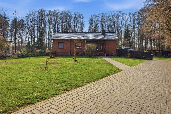 Blick von der Auffahrt zum Haus