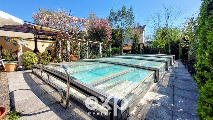 Garten mit Schwimmbad
