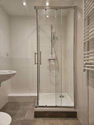 Bad mit Deckenspots.jpg