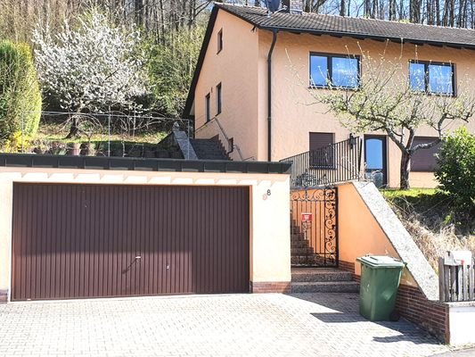 Garage und Hauszugang.jpg