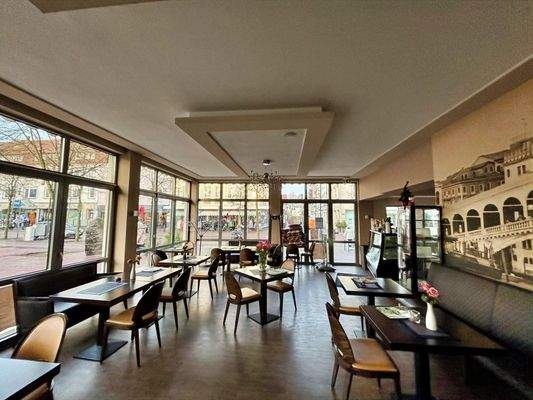 Restaurantbereich im Erdgeschoss