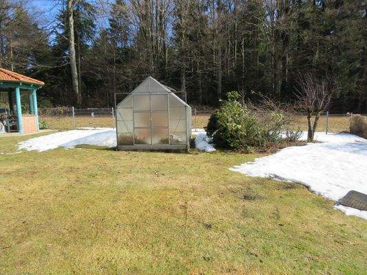 Gewächshaus im Garten