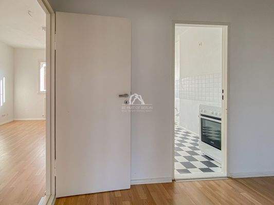 Flur mit Blick in die Küche