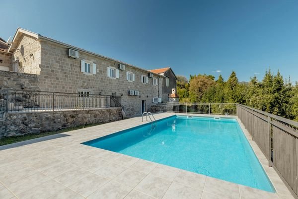 1 - authentic stone house Lustica Zabrdje.jpg