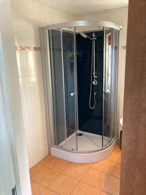 Badezimmer Dusche.jpg